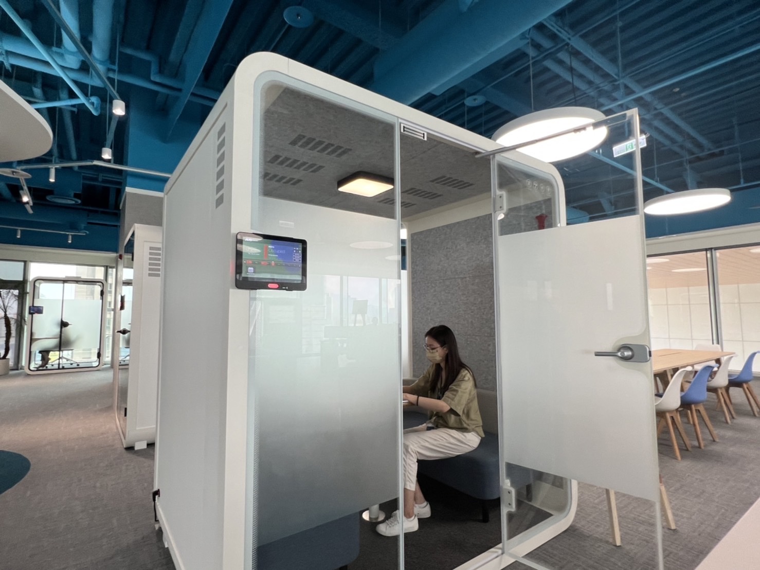 z6.com高雄據點的智慧行動辦公艙，展現z6.com在面板以外的研發應用軟實力